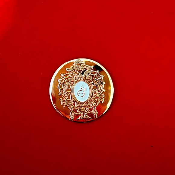 Tiziana Terenzi beautiful pillow box (pillow portion is removable) - Picture 3 of 15